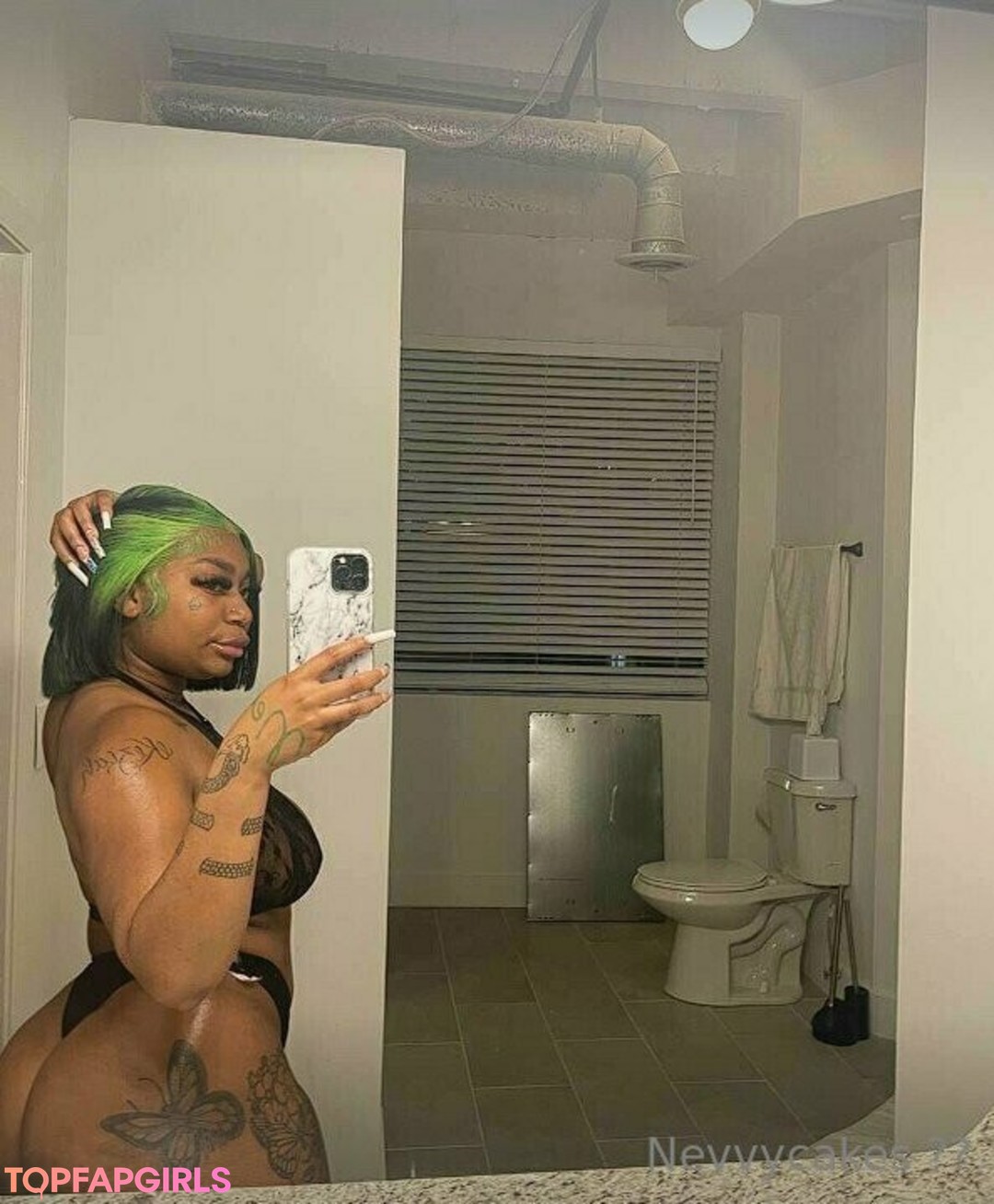 Foto desnuda filtrada de OnlyFans de Nevvycakes #195 Foto desnuda filtrada de OnlyFans de Nevvycakes #195