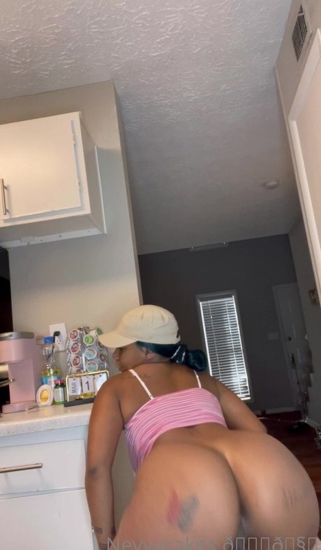 Foto desnuda filtrada de OnlyFans de Nevvycakes