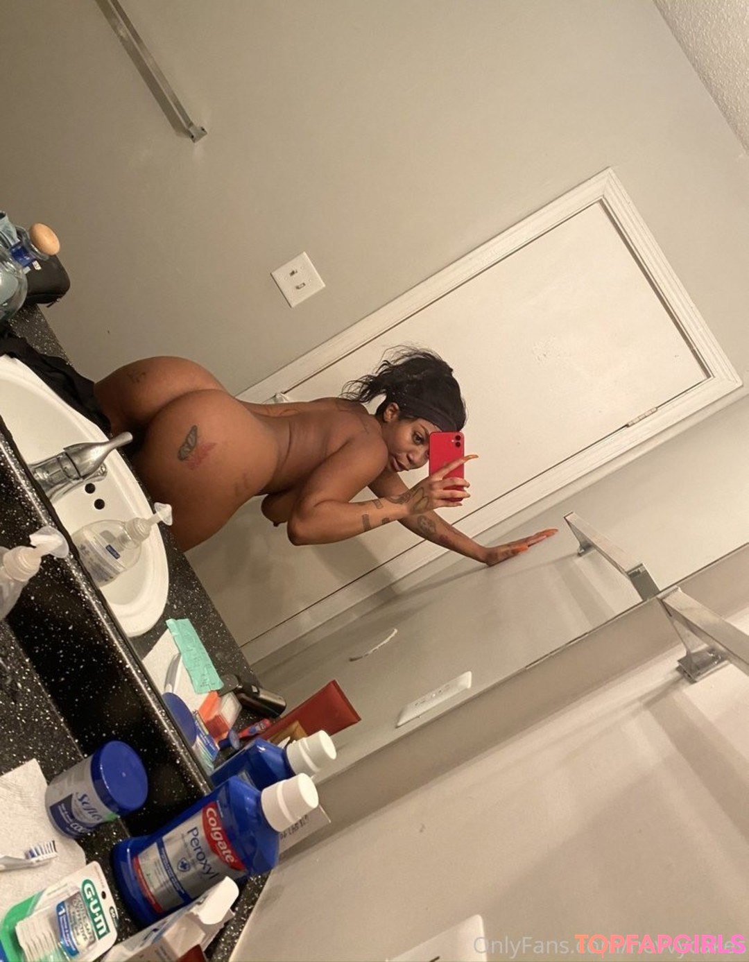Foto desnuda filtrada de OnlyFans de Nevvycakes #7 Foto desnuda filtrada de OnlyFans de Nevvycakes #7