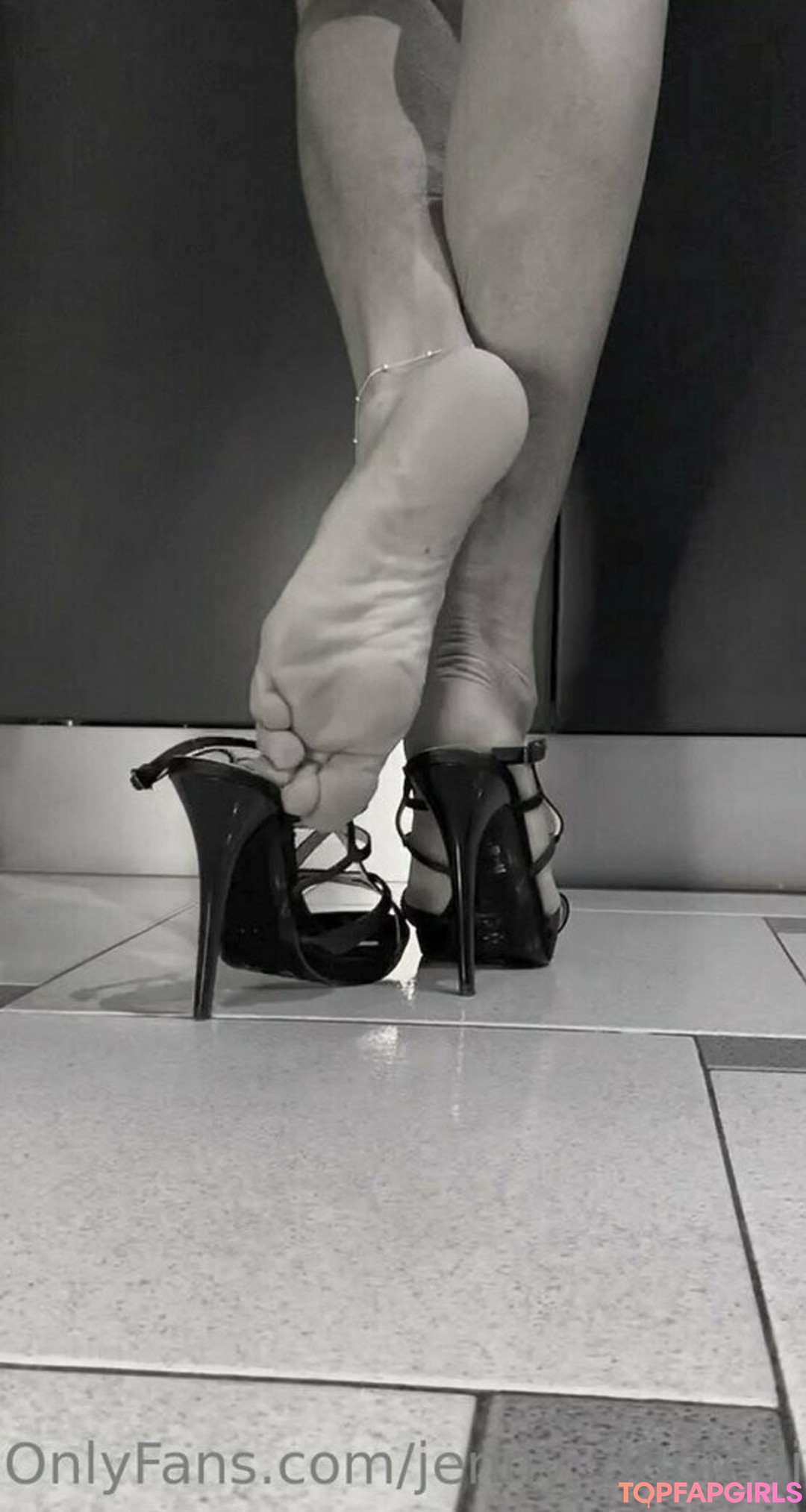 Foto desnuda filtrada de OnlyFans de Jenny38piedi #33 Foto desnuda filtrada de OnlyFans de Jenny38piedi #33