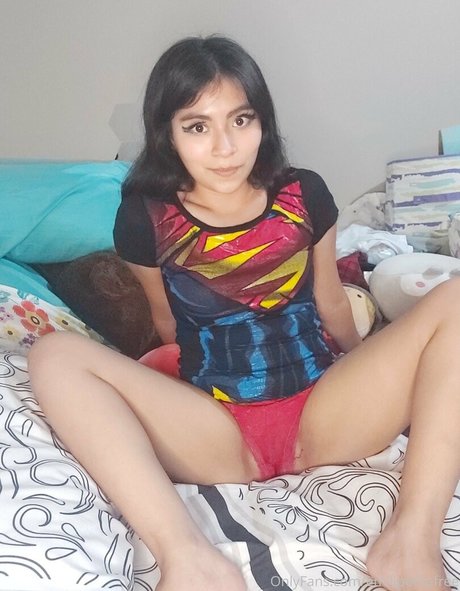 Foto desnuda filtrada de OnlyFans de Emilipetitefree