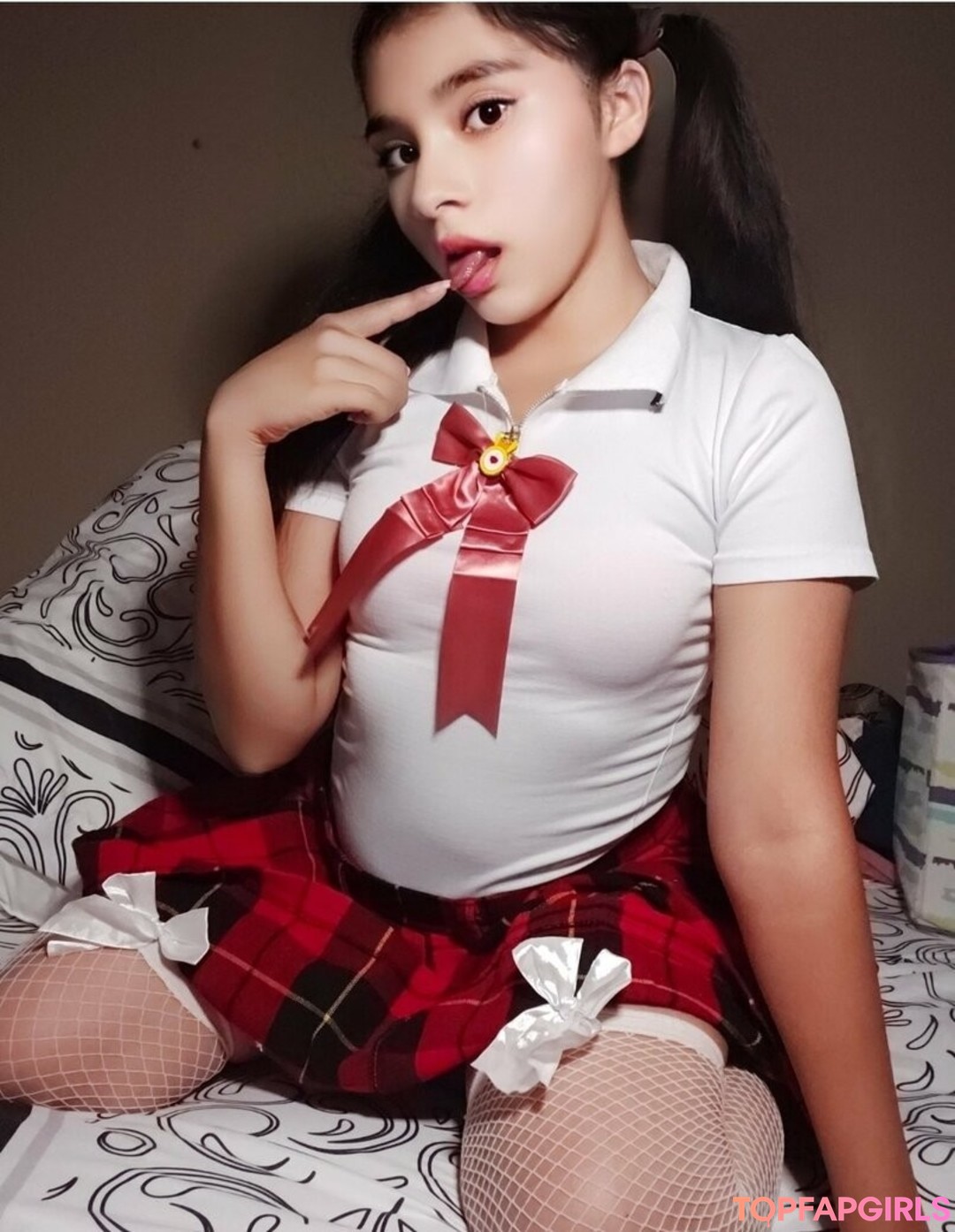 Foto desnuda filtrada de OnlyFans de Emilipetitefree #4 Foto desnuda filtrada de OnlyFans de Emilipetitefree #4