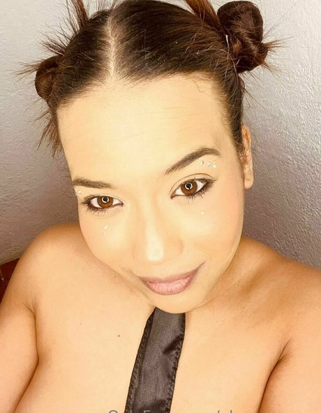 Foto desnuda filtrada de OnlyFans de Alexaqueenx