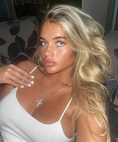 Foto desnuda filtrada de OnlyFans de Mia Wood Hall