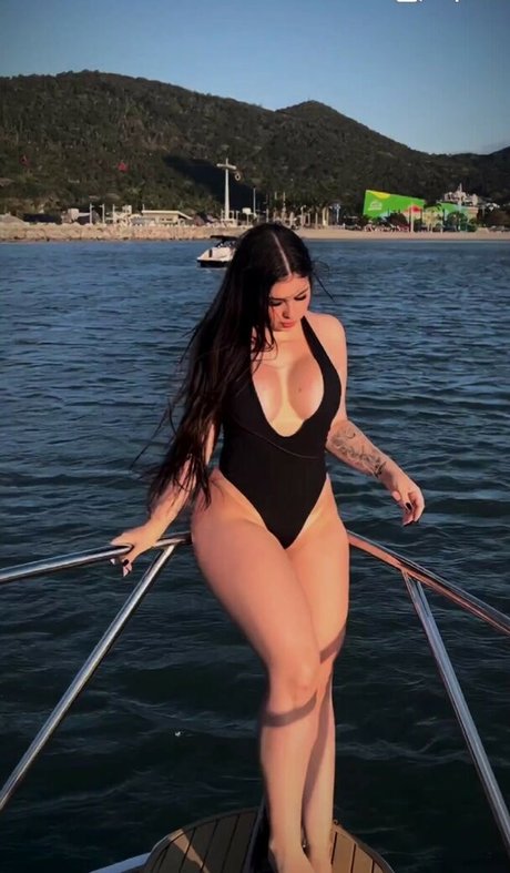 Foto desnuda filtrada de OnlyFans de Larissa Peyerle