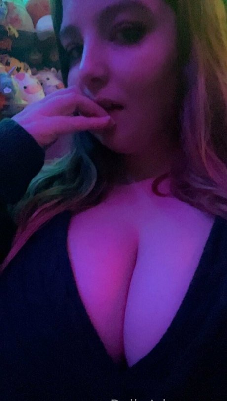 Foto desnuda filtrada de OnlyFans de Bellaadamsxxx
