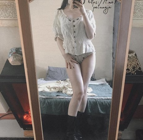 Foto desnuda filtrada de OnlyFans de Petunyjaa