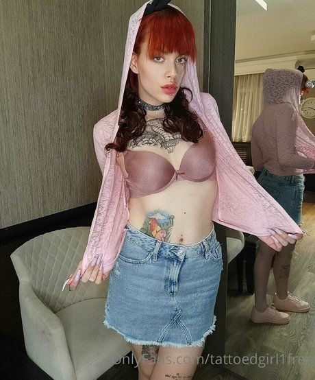 Foto desnuda filtrada de OnlyFans de Tattoedgirl1free