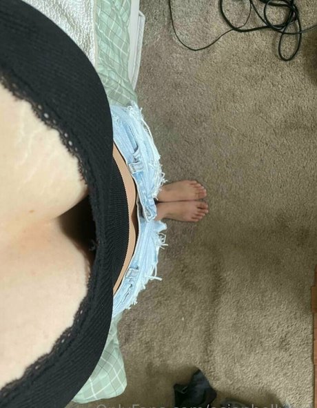 Foto desnuda filtrada de OnlyFans de Asianbellygirl