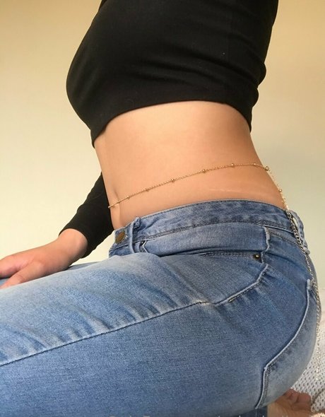 Asianbellygirl