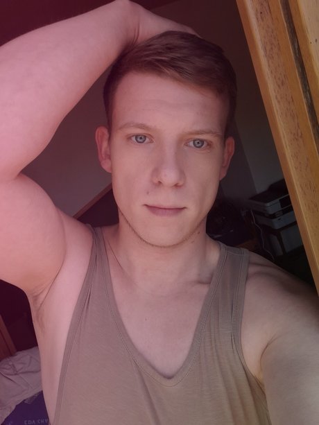 Foto desnuda filtrada de OnlyFans de Dens