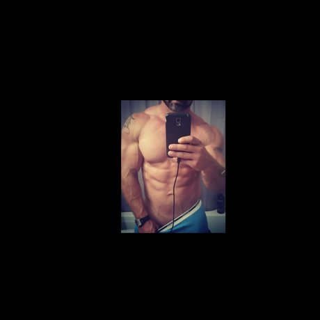 Foto desnuda filtrada de OnlyFans de Muscledaddy0713