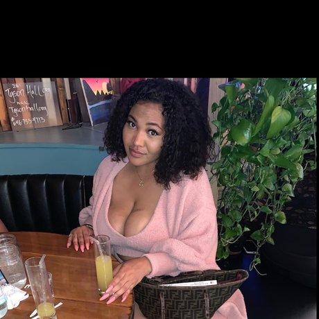 Foto desnuda filtrada de OnlyFans de Mulan Banks