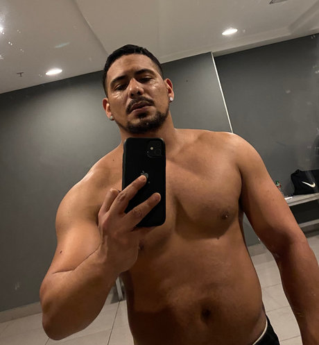 Foto desnuda filtrada de OnlyFans de David Macedo