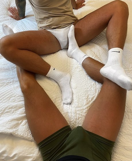 Foto desnuda filtrada de OnlyFans de Gay Soton Couple