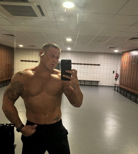 Foto desnuda filtrada de OnlyFans de Eddie