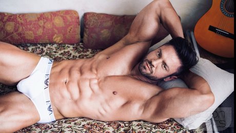 Foto desnuda filtrada de OnlyFans de Geeorge Steel
