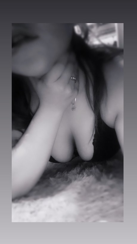 Foto desnuda filtrada de OnlyFans de Estella 