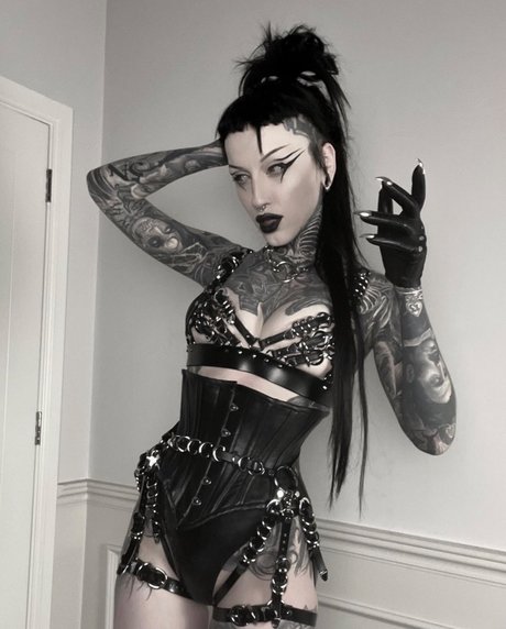 Erotik Funeral