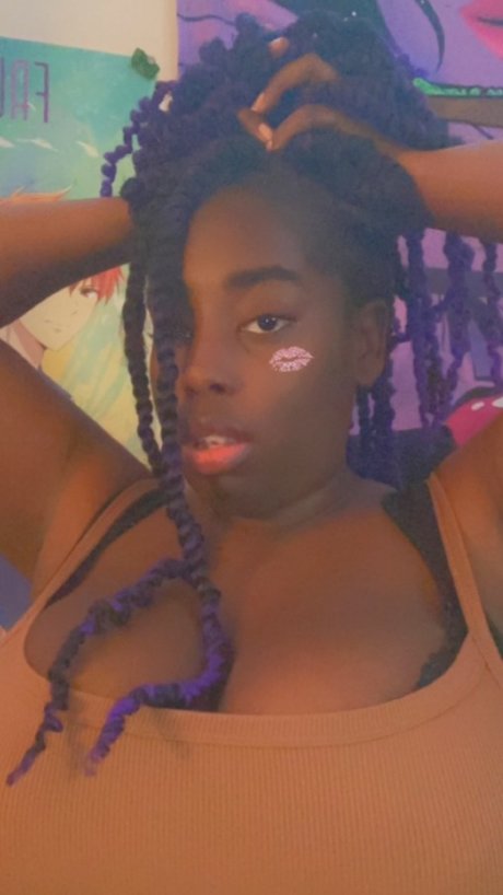 Foto desnuda filtrada de OnlyFans de Teeonii