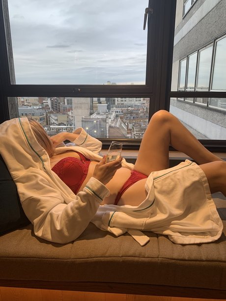 Mystery Blondie