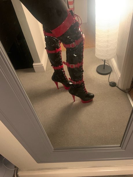 Foto desnuda filtrada de OnlyFans de Feet Food Ampamp Travel Mistress