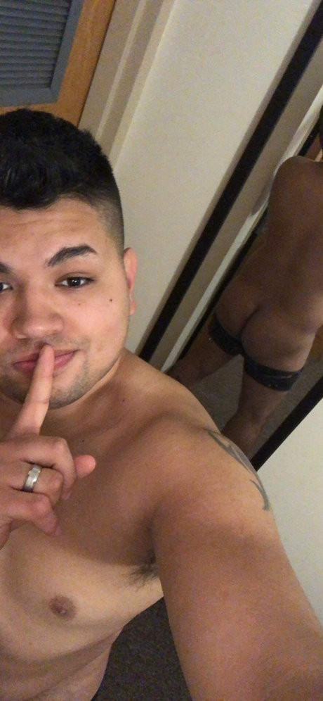 Foto desnuda filtrada de OnlyFans de Felix Mendoza