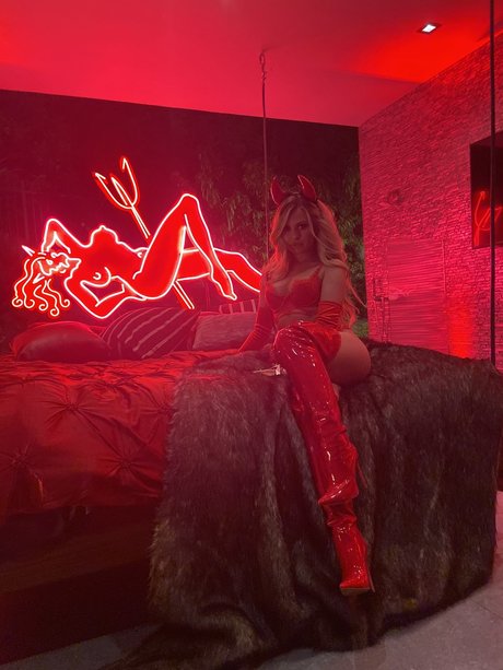 Foto desnuda filtrada de OnlyFans de Emma Tyrell