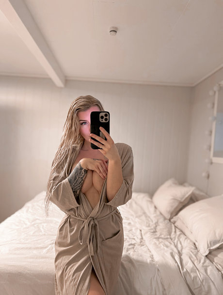Dollface  Premium