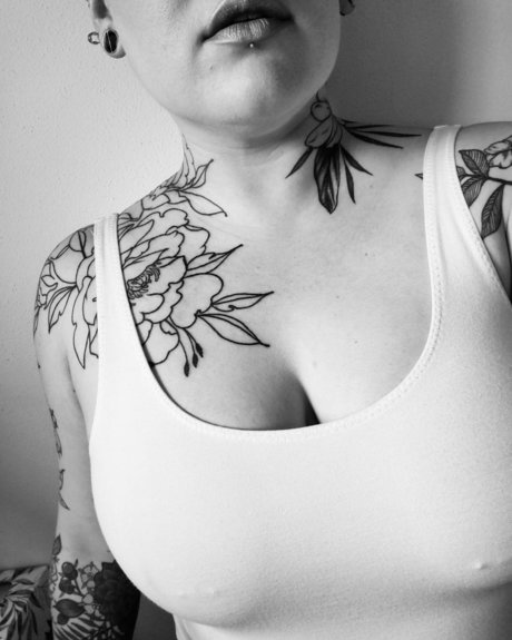 Foto desnuda filtrada de OnlyFans de Myblackdahlia