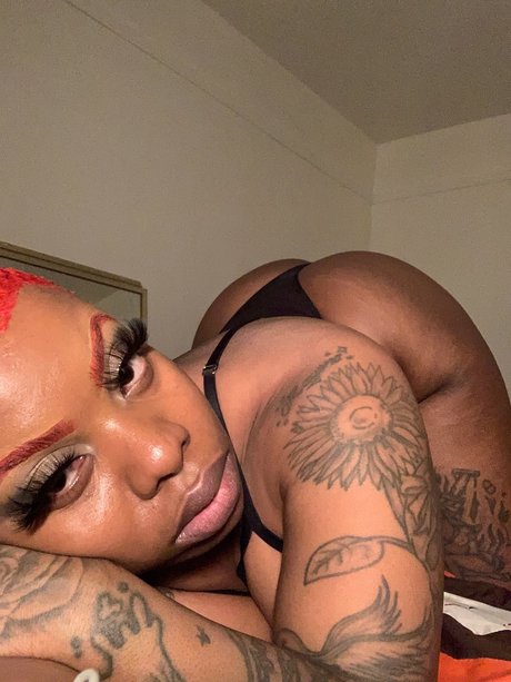 Foto desnuda filtrada de OnlyFans de The Pussy God Muva