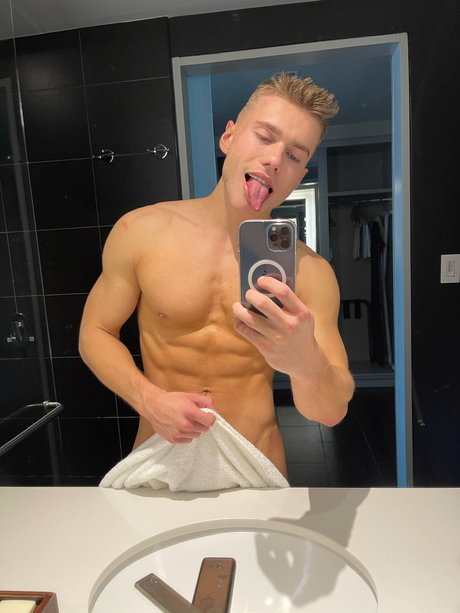 Foto desnuda filtrada de OnlyFans de Emmet Charm