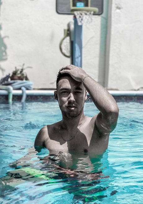 Foto desnuda filtrada de OnlyFans de Papi Daniel 