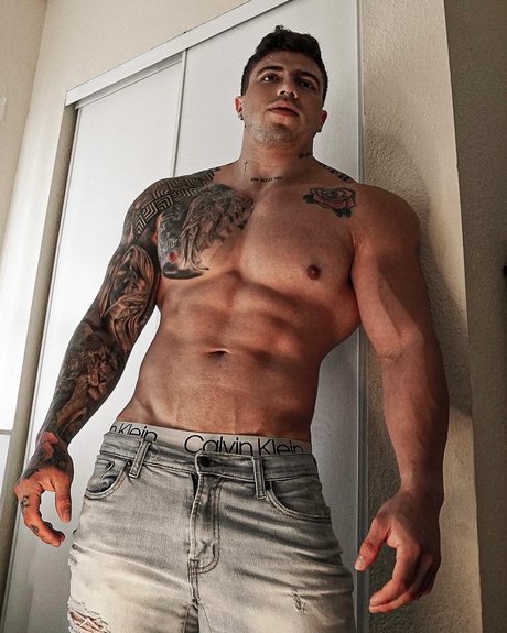 Foto desnuda filtrada de OnlyFans de Dano Ruiseco