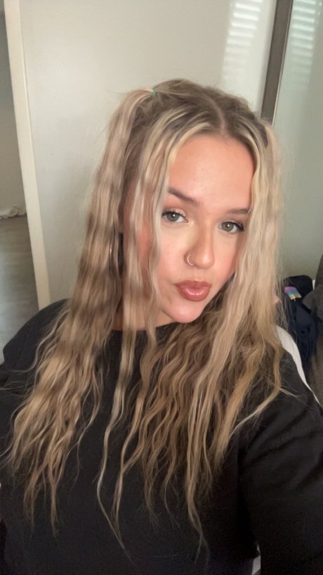 Curvyblonde