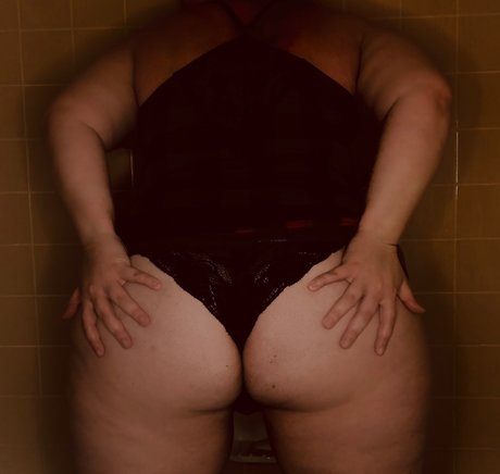 Foto desnuda filtrada de OnlyFans de Curved Baby