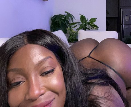 Foto desnuda filtrada de OnlyFans de Dark Skin Desires