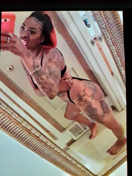 Foto desnuda filtrada de OnlyFans de Tatted Soul