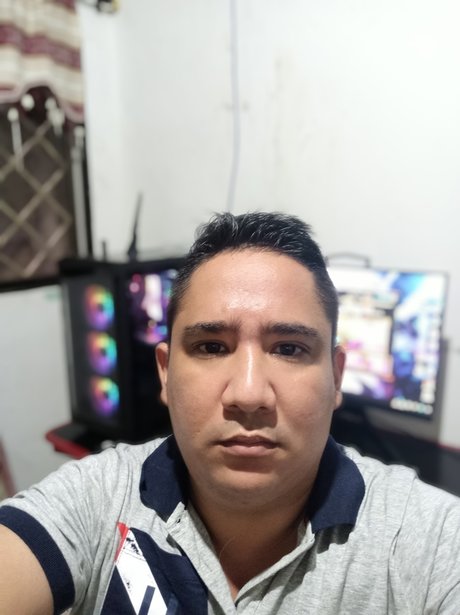 Foto desnuda filtrada de OnlyFans de Carlos Zapata Pineda