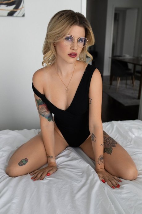 Caressa Renoir