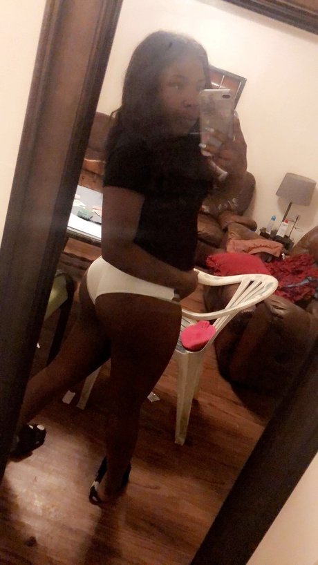 Foto desnuda filtrada de OnlyFans de Marii
