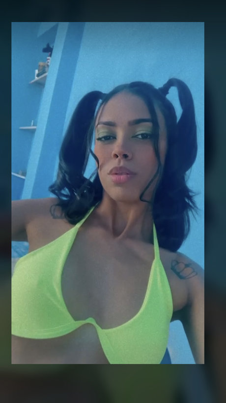  Naomi Vip