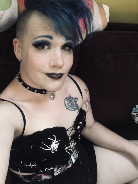 Delilah Nchains