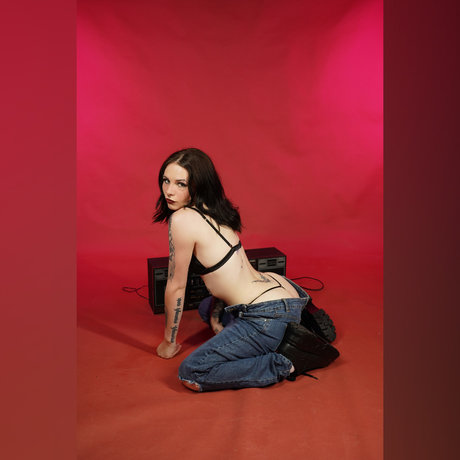 Foto desnuda filtrada de OnlyFans de Desolation  