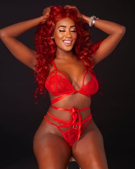 Foto desnuda filtrada de OnlyFans de Coco Barbie