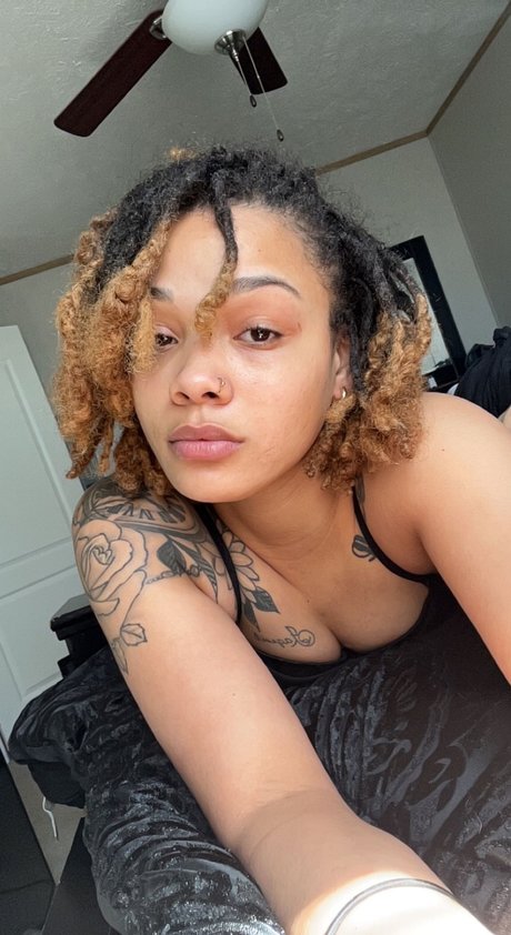 Foto desnuda filtrada de OnlyFans de Prettyampamppaid