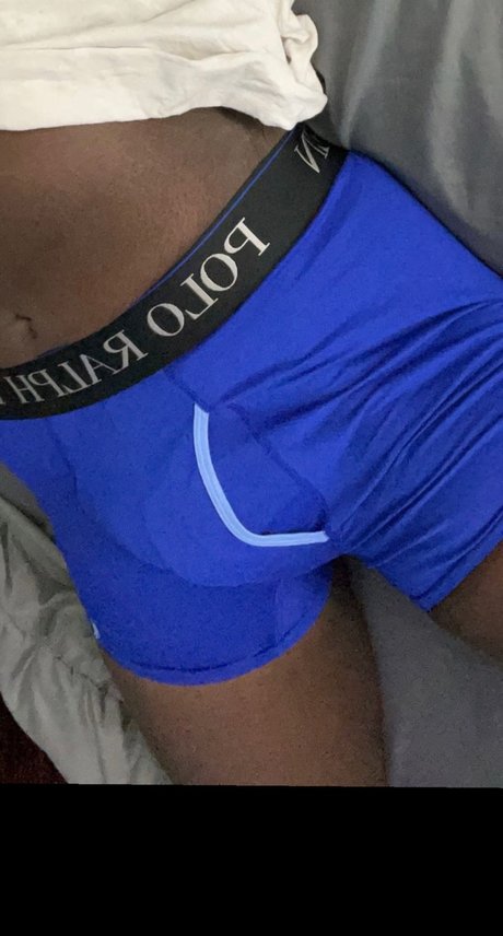 Foto desnuda filtrada de OnlyFans de Masked College Boys