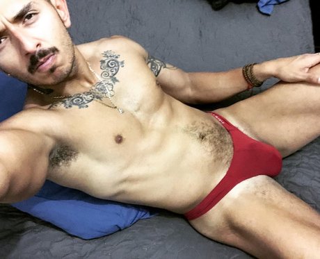 Foto desnuda filtrada de OnlyFans de El Cazador