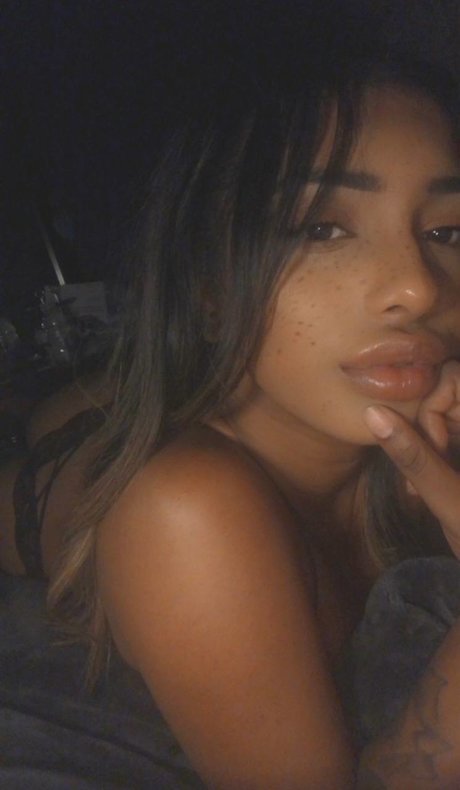 Foto desnuda filtrada de OnlyFans de D