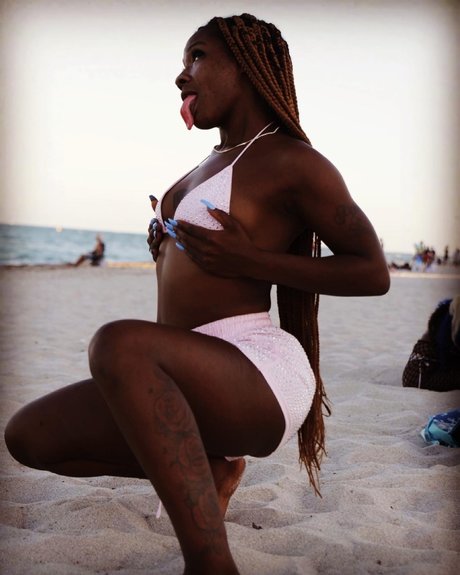 Foto desnuda filtrada de OnlyFans de Dezyre